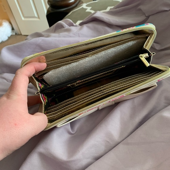 ❌SOLD❌ Betsey Johnson Wallet Lot (5 Wallets) - Picture 7 of 15